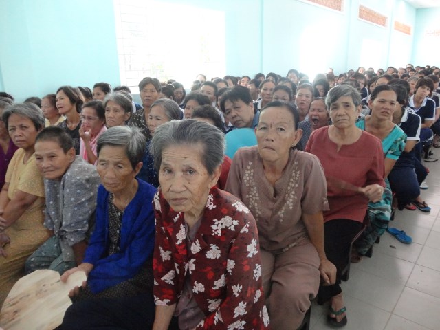Quỹ từ thiện Đạo Phật Ngày Nay tặng quà tại TTBTXH Tân Hiệp - Bình Phước