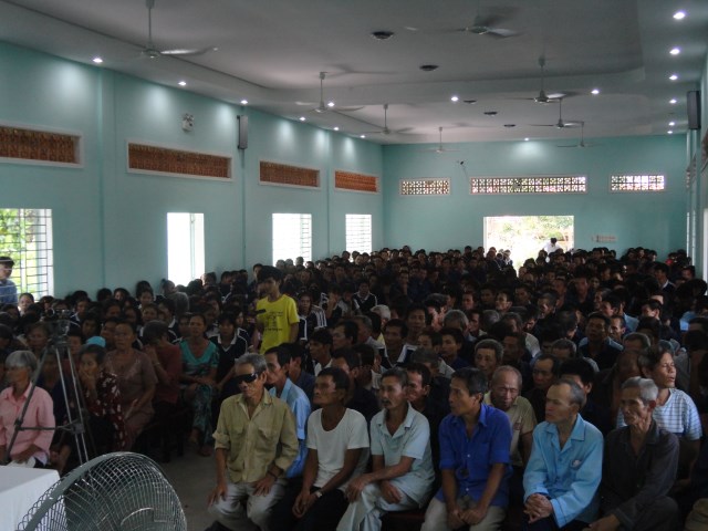Quỹ từ thiện Đạo Phật Ngày Nay tặng quà tại TTBTXH Tân Hiệp - Bình Phước