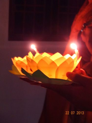 Long An: Thắp đèn trời tri ân cha mẹ tại khóa tu “Sống và Khát Vọng”