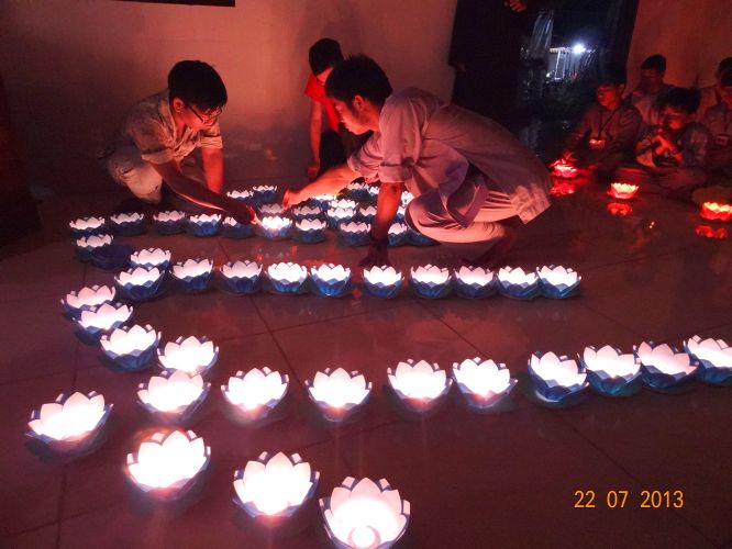 Long An: Thắp đèn trời tri ân cha mẹ tại khóa tu “Sống và Khát Vọng”