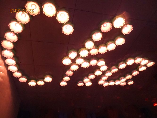 Long An: Thắp đèn trời tri ân cha mẹ tại khóa tu “Sống và Khát Vọng”