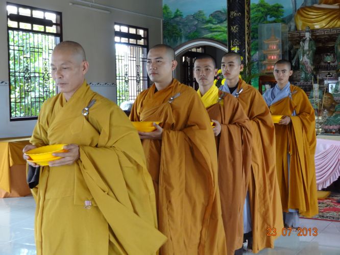 Long An: Hội chợ dành cho các bạn trẻ tại khóa tu “Sống và Khát Vọng”