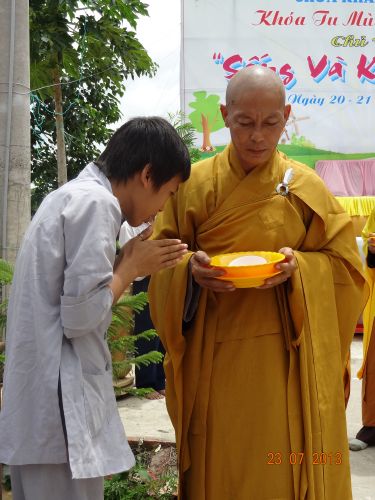 Long An: Hội chợ dành cho các bạn trẻ tại khóa tu “Sống và Khát Vọng”