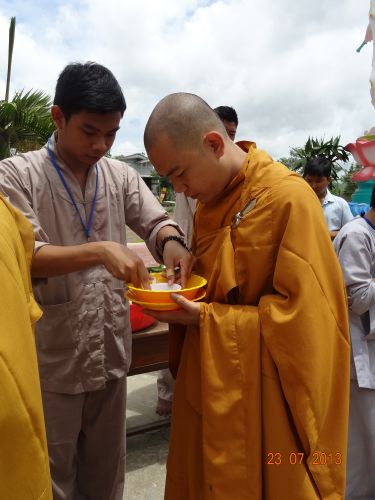 Long An: Hội chợ dành cho các bạn trẻ tại khóa tu “Sống và Khát Vọng”