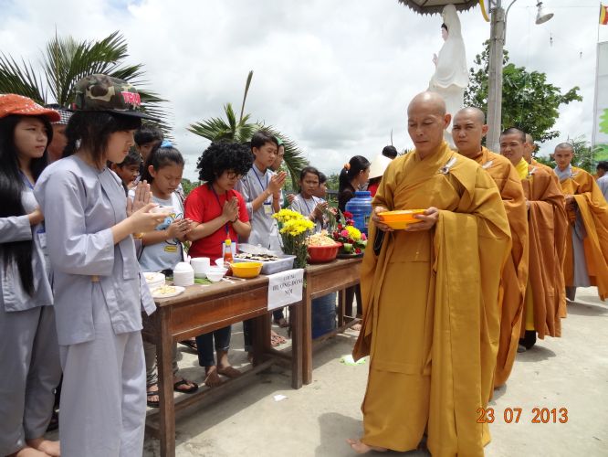 Long An: Hội chợ dành cho các bạn trẻ tại khóa tu “Sống và Khát Vọng”