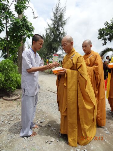 Long An: Hội chợ dành cho các bạn trẻ tại khóa tu “Sống và Khát Vọng”