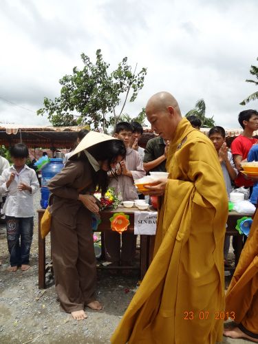 Long An: Hội chợ dành cho các bạn trẻ tại khóa tu “Sống và Khát Vọng”
