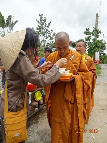 Long An: Hội chợ dành cho các bạn trẻ tại khóa tu “Sống và Khát Vọng”