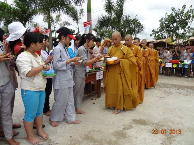 Long An: Hội chợ dành cho các bạn trẻ tại khóa tu “Sống và Khát Vọng”