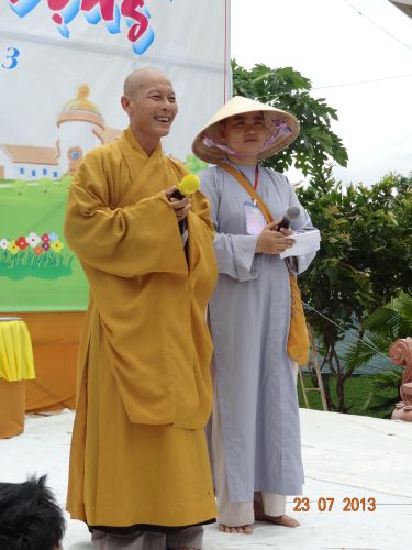 Long An: Hội chợ dành cho các bạn trẻ tại khóa tu “Sống và Khát Vọng”
