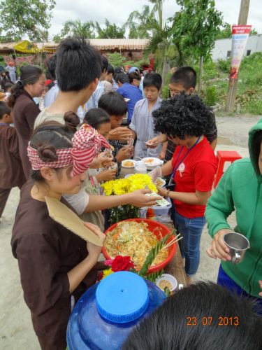Long An: Hội chợ dành cho các bạn trẻ tại khóa tu “Sống và Khát Vọng”