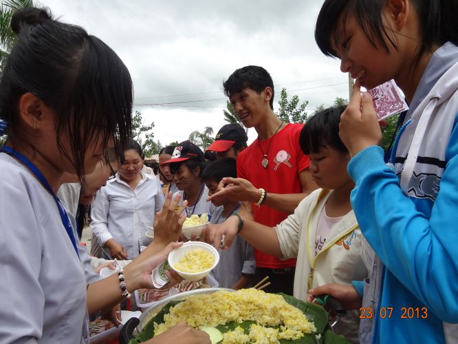 Long An: Hội chợ dành cho các bạn trẻ tại khóa tu “Sống và Khát Vọng”