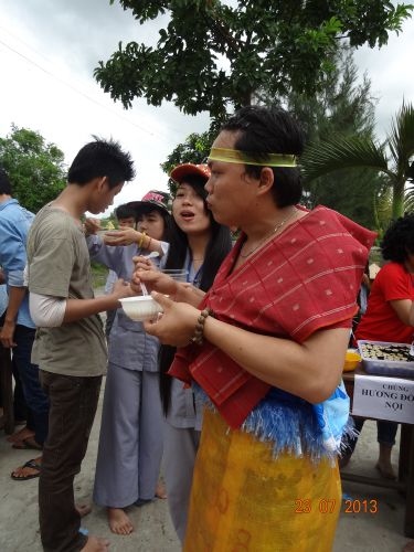 Long An: Hội chợ dành cho các bạn trẻ tại khóa tu “Sống và Khát Vọng”