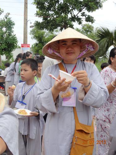 Long An: Hội chợ dành cho các bạn trẻ tại khóa tu “Sống và Khát Vọng”