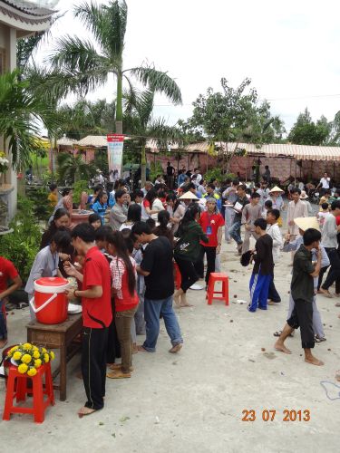 Long An: Hội chợ dành cho các bạn trẻ tại khóa tu “Sống và Khát Vọng”