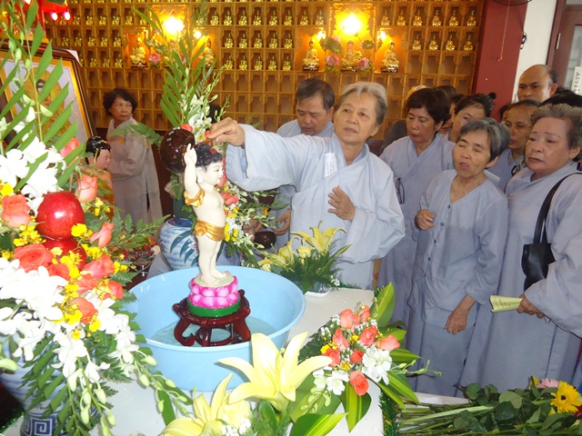 TP. HCM: Văn nghệ chào mừng Phật Đản PL. 2557 tại chùa