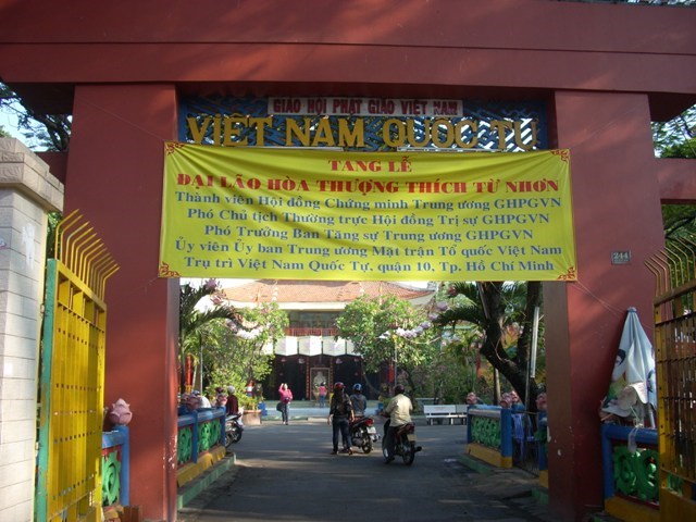 Chùm ảnh: Các đoàn viếng ĐLHT. Thích Từ Nhơn buổi sáng ngày thứ ba 28/4