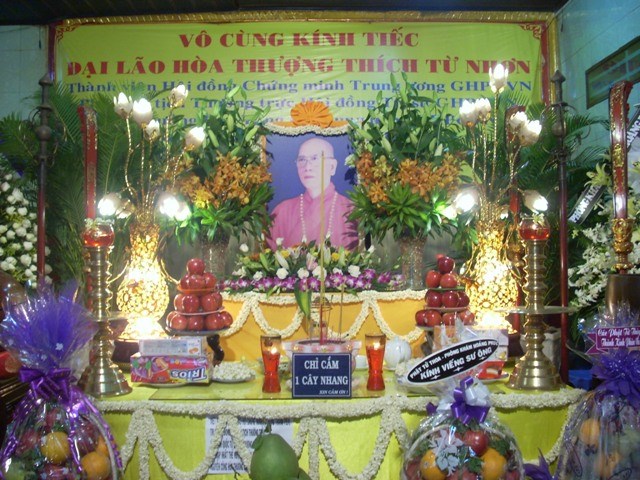 Chùm ảnh: Các đoàn viếng ĐLHT. Thích Từ Nhơn buổi sáng ngày thứ ba 28/4