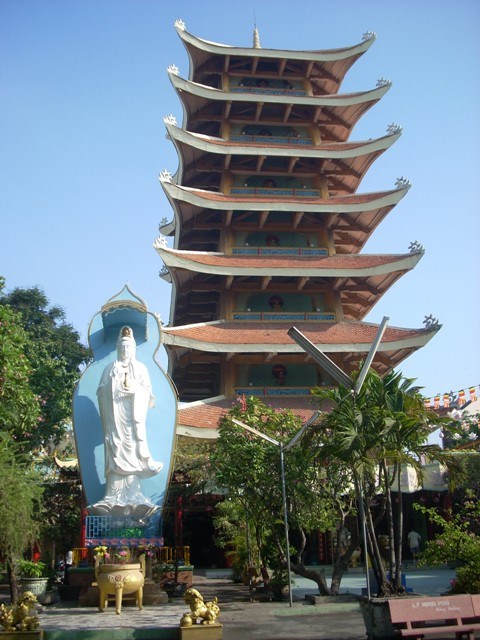 Chùm ảnh: Các đoàn viếng ĐLHT. Thích Từ Nhơn buổi sáng ngày thứ ba 28/4