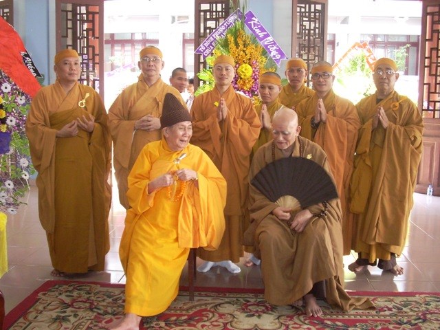 Chùm ảnh: Các đoàn viếng ĐLHT. Thích Từ Nhơn buổi sáng ngày thứ ba 28/4