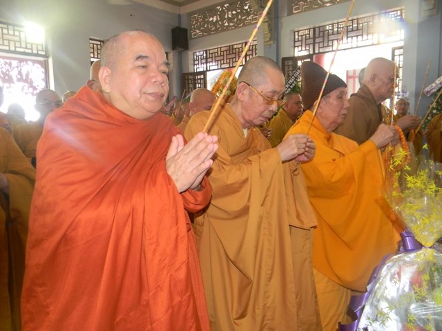 Chùm ảnh: Các đoàn viếng ĐLHT. Thích Từ Nhơn buổi sáng ngày thứ ba 28/4