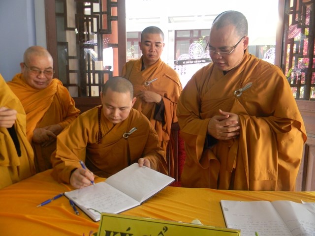 Chùm ảnh: Các đoàn viếng ĐLHT. Thích Từ Nhơn buổi sáng ngày thứ ba 28/4