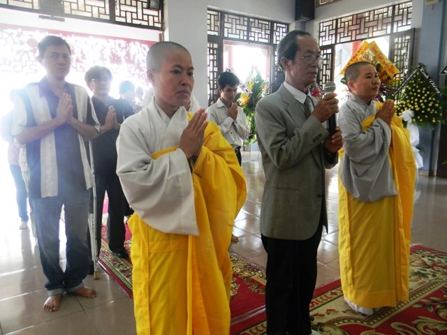 Chùm ảnh: Các đoàn viếng ĐLHT. Thích Từ Nhơn buổi sáng ngày thứ ba 28/4