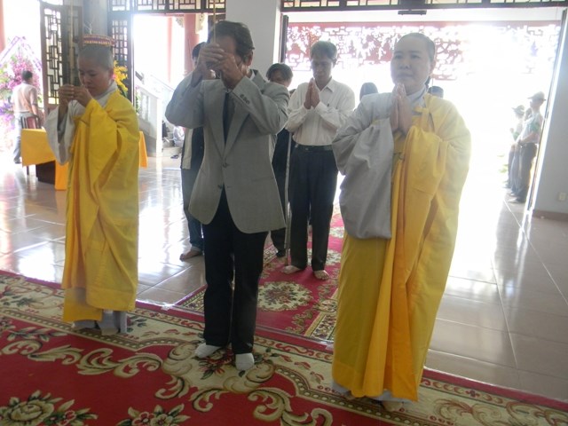 Chùm ảnh: Các đoàn viếng ĐLHT. Thích Từ Nhơn buổi sáng ngày thứ ba 28/4