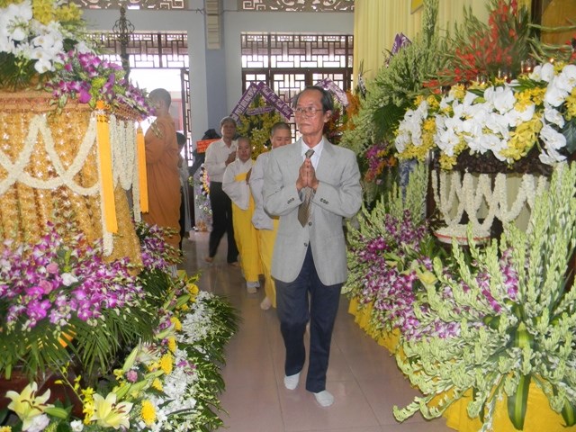 Chùm ảnh: Các đoàn viếng ĐLHT. Thích Từ Nhơn buổi sáng ngày thứ ba 28/4