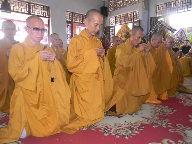 Chùm ảnh: Các đoàn viếng ĐLHT. Thích Từ Nhơn buổi sáng ngày thứ ba 28/4