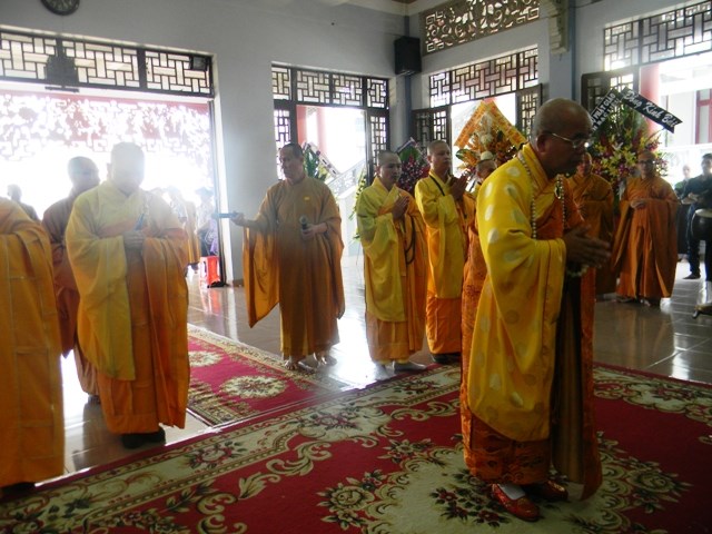 Chùm ảnh: Các đoàn viếng ĐLHT. Thích Từ Nhơn buổi sáng ngày thứ ba 28/4