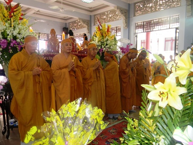 Chùm ảnh: Các đoàn viếng ĐLHT. Thích Từ Nhơn buổi sáng ngày thứ ba 28/4