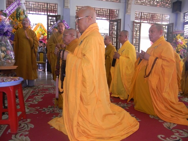 Chùm ảnh: Các đoàn viếng ĐLHT. Thích Từ Nhơn buổi sáng ngày thứ ba 28/4