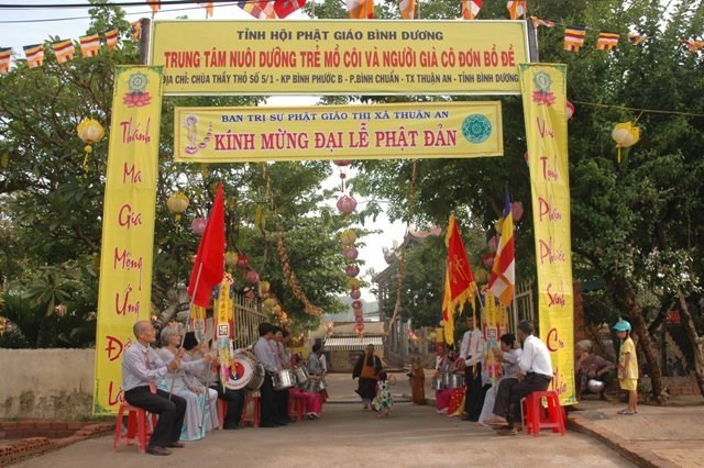 Bình Dương: Thuận An chào mừng Đại Lễ Phật Đản PL 2557