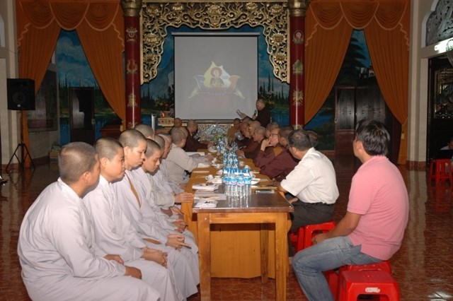 TP.HCM: BTSPG Q. Phú Nhuận họp bàn làm liên đăng mừng Phật Đản PL 2557