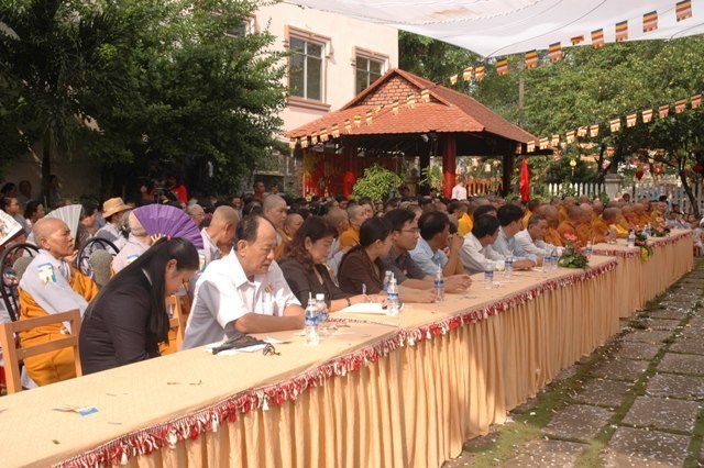 Bình Dương: Thuận An chào mừng Đại Lễ Phật Đản PL 2557