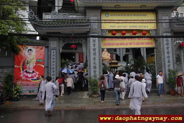 TP. HCM: Quan Âm Tu Viện cúng dường 13 trường hạ