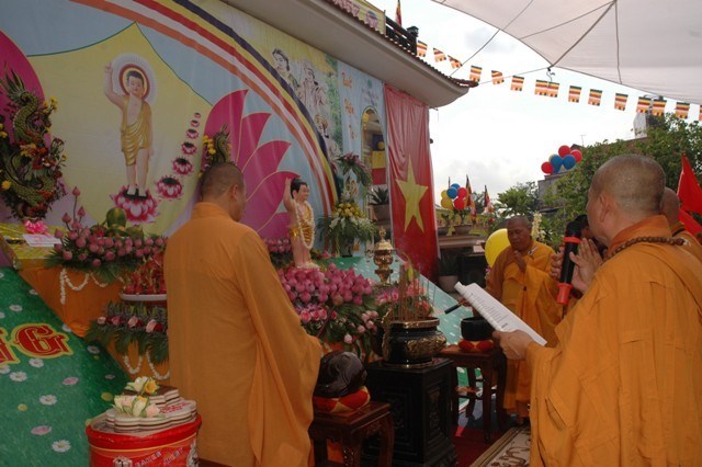 Bình Dương: Thuận An chào mừng Đại Lễ Phật Đản PL 2557