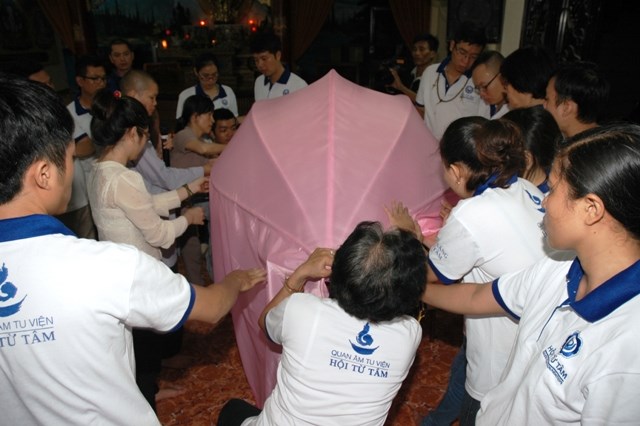 TP. HCM: Quá trình thực hiện mô hình Thất Liên Đăng chào mừng Phật Đản 2557