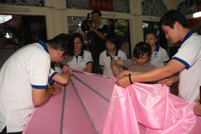 TP. HCM: Quá trình thực hiện mô hình Thất Liên Đăng chào mừng Phật Đản 2557