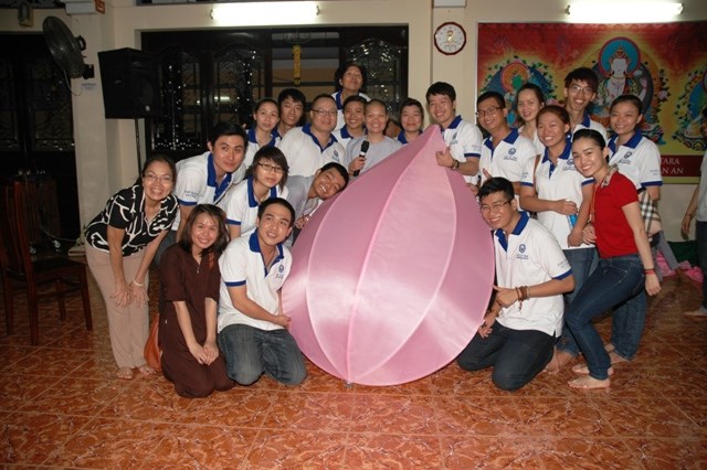 TP. HCM: Quá trình thực hiện mô hình Thất Liên Đăng chào mừng Phật Đản 2557