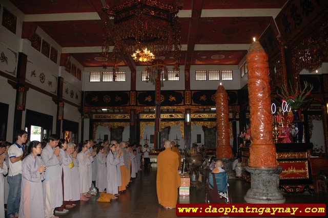 TP. HCM: Quan Âm Tu Viện cúng dường 13 trường hạ