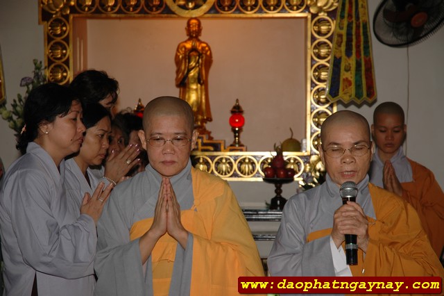 TP. HCM: Quan Âm Tu Viện cúng dường 13 trường hạ