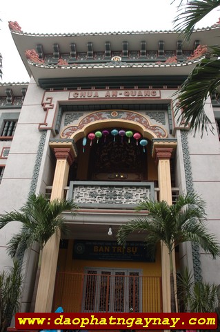 TP. HCM: Quan Âm Tu Viện cúng dường 13 trường hạ