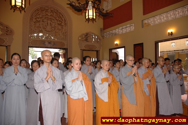 TP. HCM: Quan Âm Tu Viện cúng dường 13 trường hạ