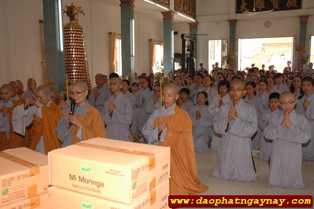 TP. HCM: Quan Âm Tu Viện cúng dường 13 trường hạ