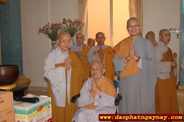 TP. HCM: Quan Âm Tu Viện cúng dường 13 trường hạ