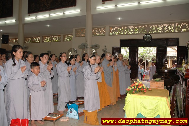 TP. HCM: Quan Âm Tu Viện cúng dường 13 trường hạ