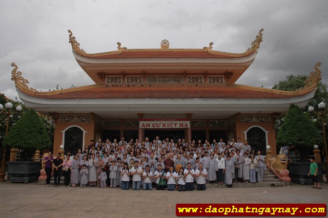 TP. HCM: Quan Âm Tu Viện cúng dường 13 trường hạ