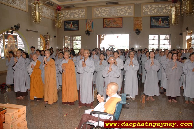 TP. HCM: Quan Âm Tu Viện cúng dường 13 trường hạ